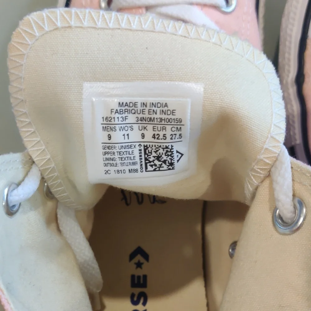 Converse Pink Athletic Shoes Classic Canvas Design - Picture 4 of 6